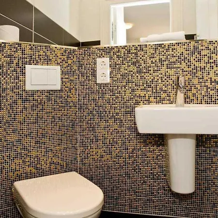 Julius App 5 American Style Apartment *