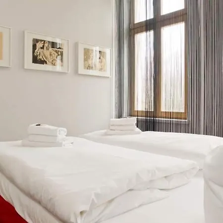 Julius App 5 American Style Apartment