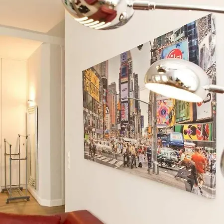 Julius App 5 American Style Apartment